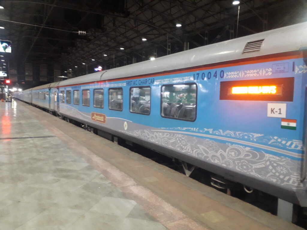 Latest news TTE ne North East Express ke AC coach gallery mein khade 1 soldiers se poochtaach kiu ki?