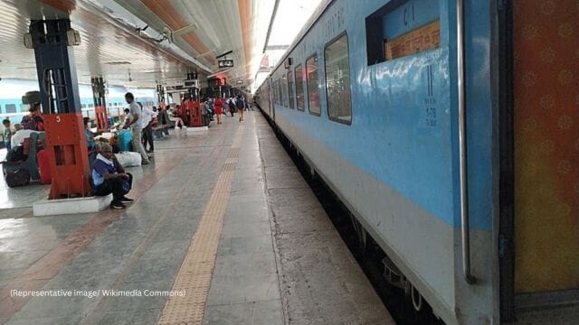 Latest news TTE ne North East Express ke AC coach gallery mein khade 1 soldiers se poochtaach kiu ki?