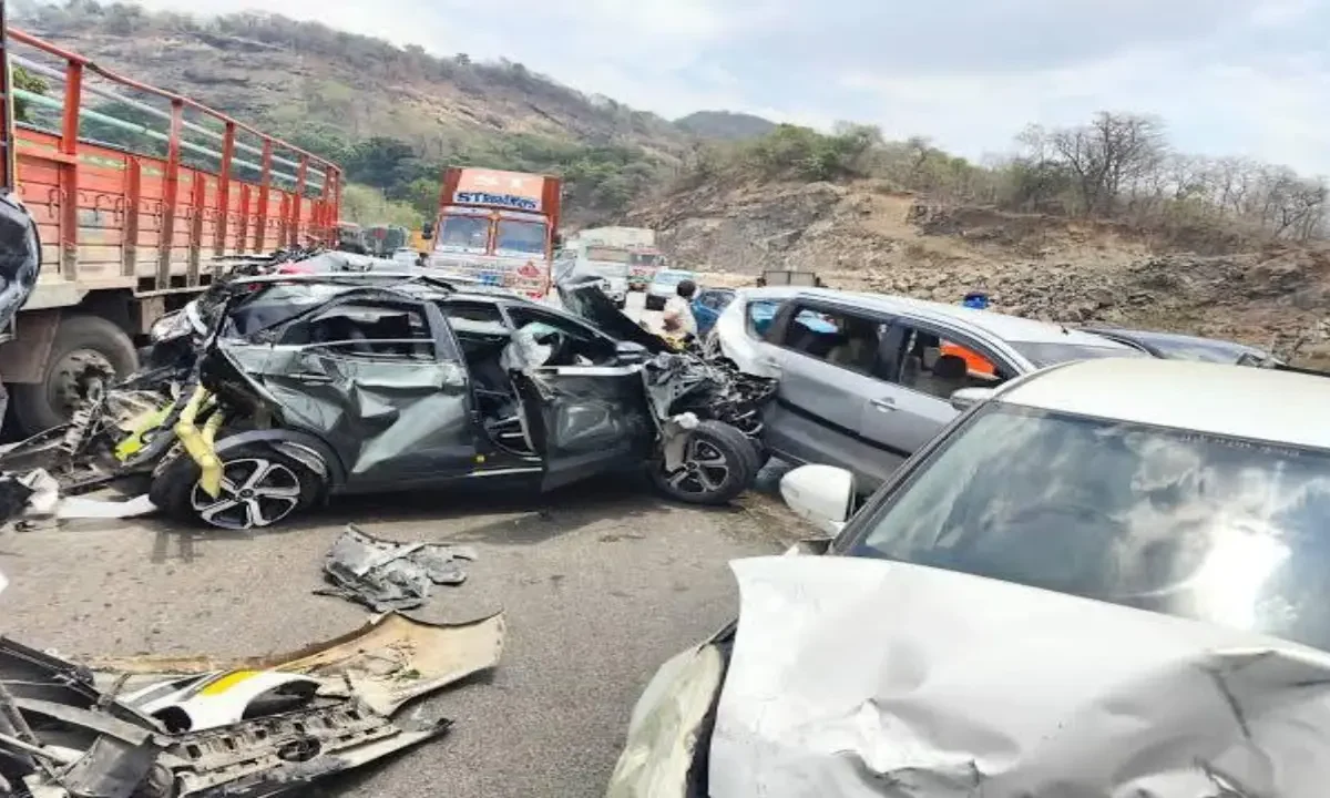 mumbai pune expressway accident
