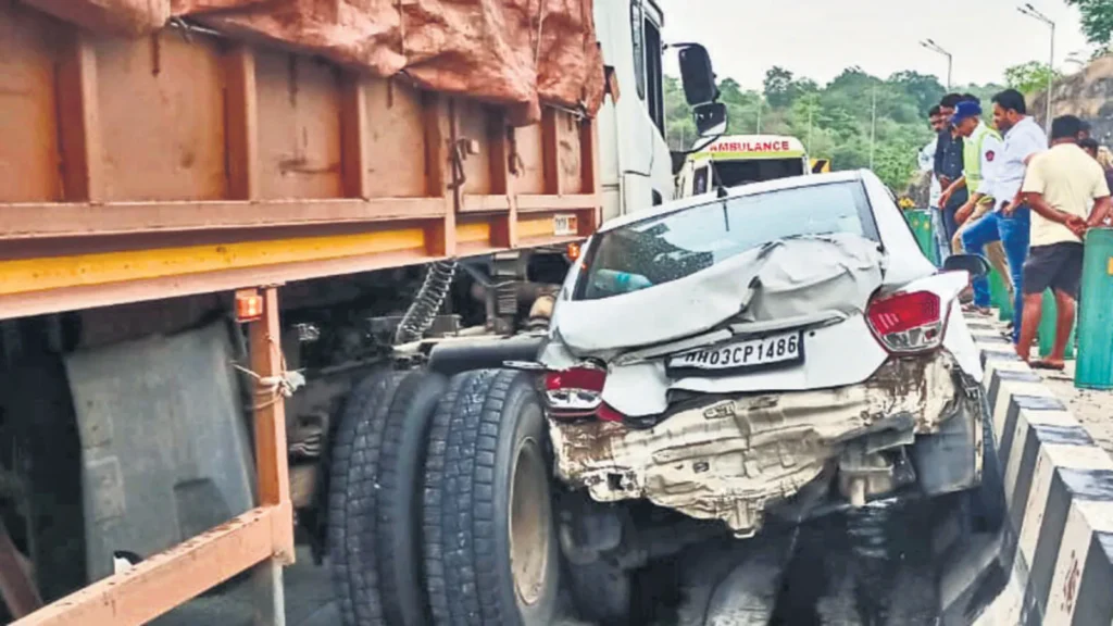 mumbai pune expressway accident